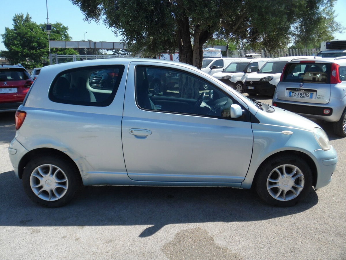 Toyota Yaris 16V cat 3 porte Sol (8)