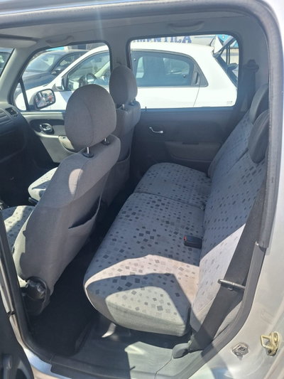 Opel Agila 1.2 16V 'Njoy (8)