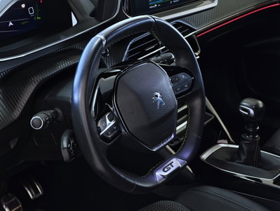 Peugeot 2008 PureTech 130 S&S GT (17)