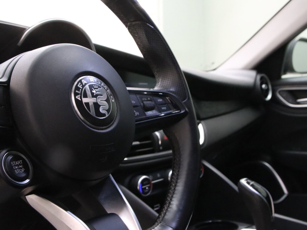 Alfa Romeo Giulia 2.2 Turbodiesel 160 CV AT8 Business (10)