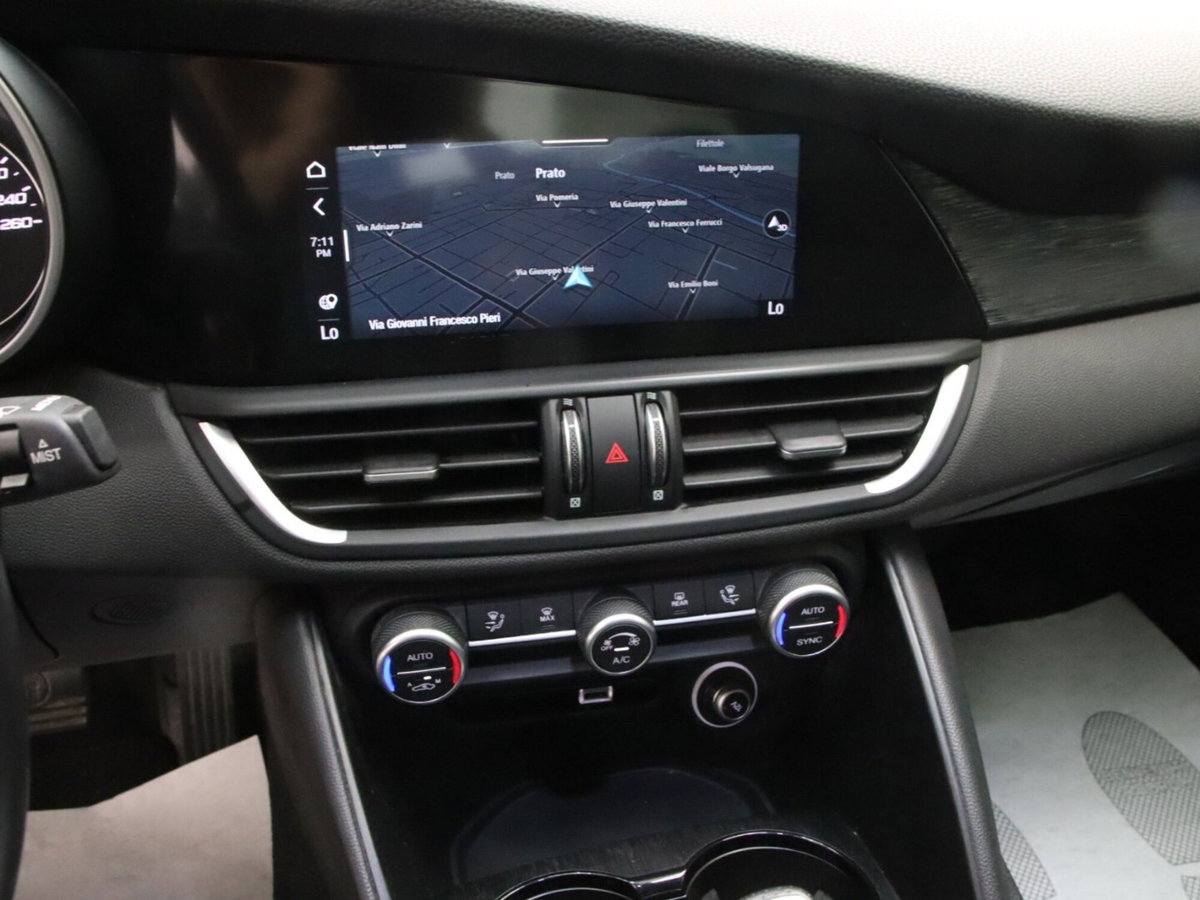 Alfa Romeo Giulia 2.2 Turbodiesel 160 CV AT8 Business (11)