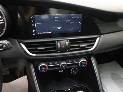 Alfa Romeo Giulia 2.2 Turbodiesel 160 CV AT8 Business (11)