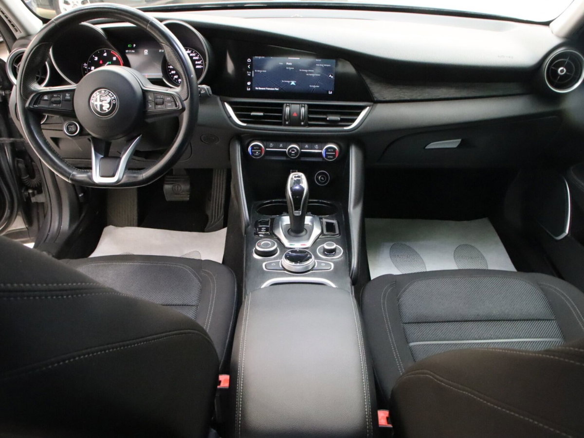 Alfa Romeo Giulia 2.2 Turbodiesel 160 CV AT8 Business (14)