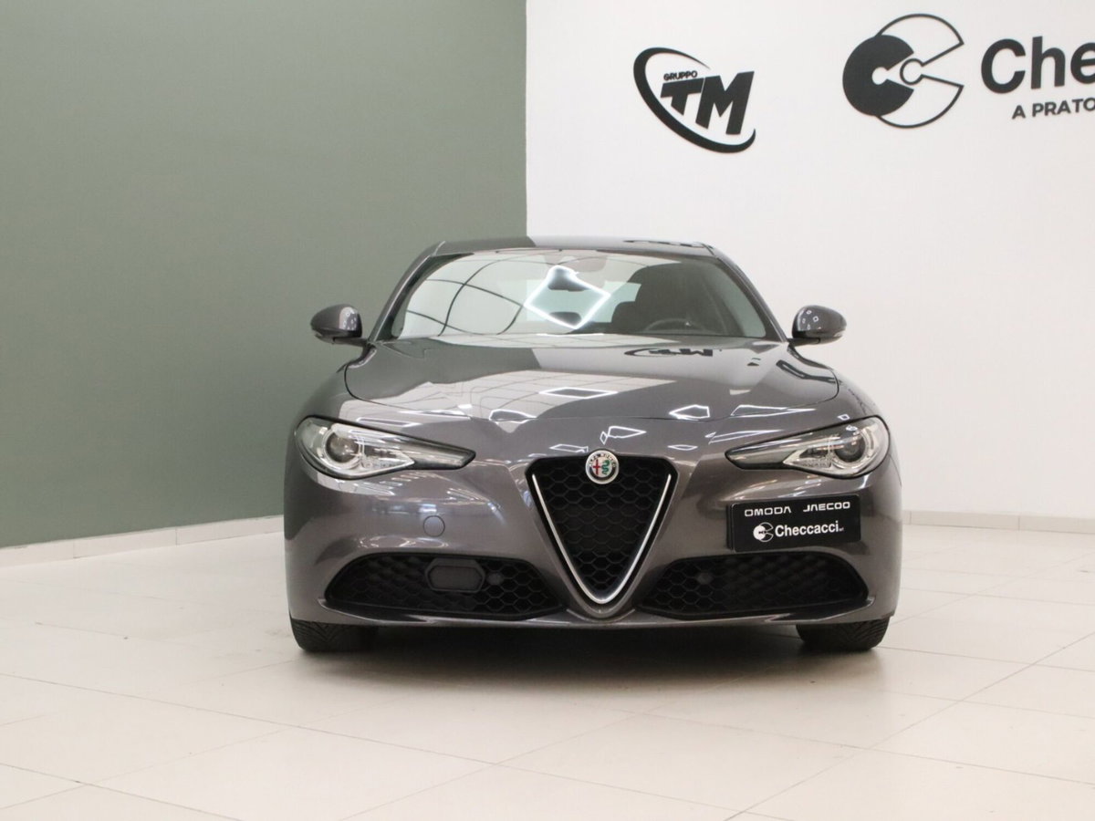 Alfa Romeo Giulia 2.2 Turbodiesel 160 CV AT8 Business (2)