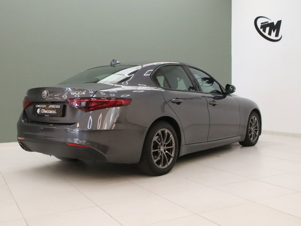 Alfa Romeo Giulia 2.2 Turbodiesel 160 CV AT8 Business (4)
