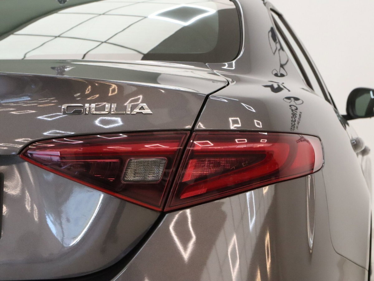 Alfa Romeo Giulia 2.2 Turbodiesel 160 CV AT8 Business (5)