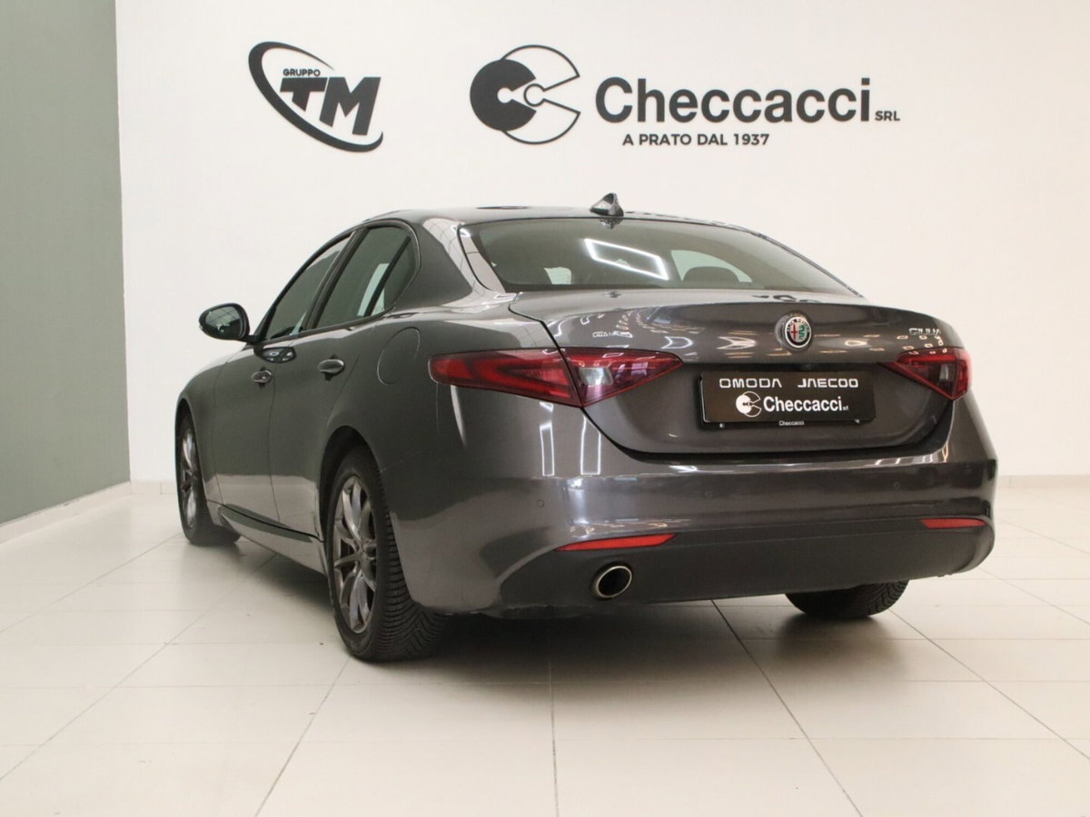 Alfa Romeo Giulia 2.2 Turbodiesel 160 CV AT8 Business (7)