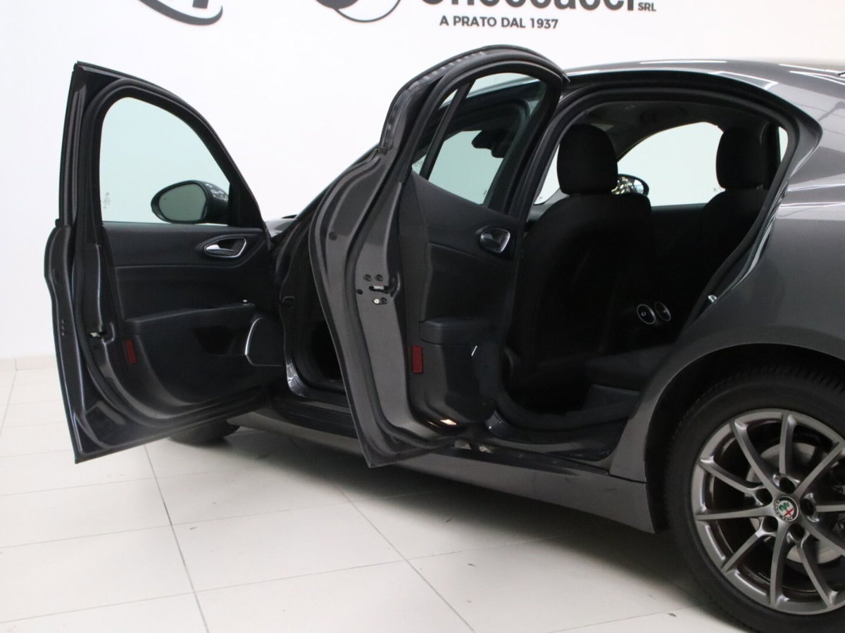 Alfa Romeo Giulia 2.2 Turbodiesel 160 CV AT8 Business (8)