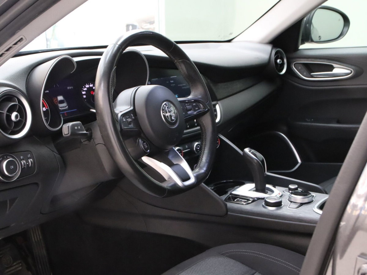 Alfa Romeo Giulia 2.2 Turbodiesel 160 CV AT8 Business (9)