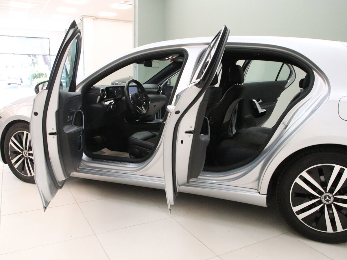 Mercedes-Benz Classe A 180 d Automatic Sport (9)