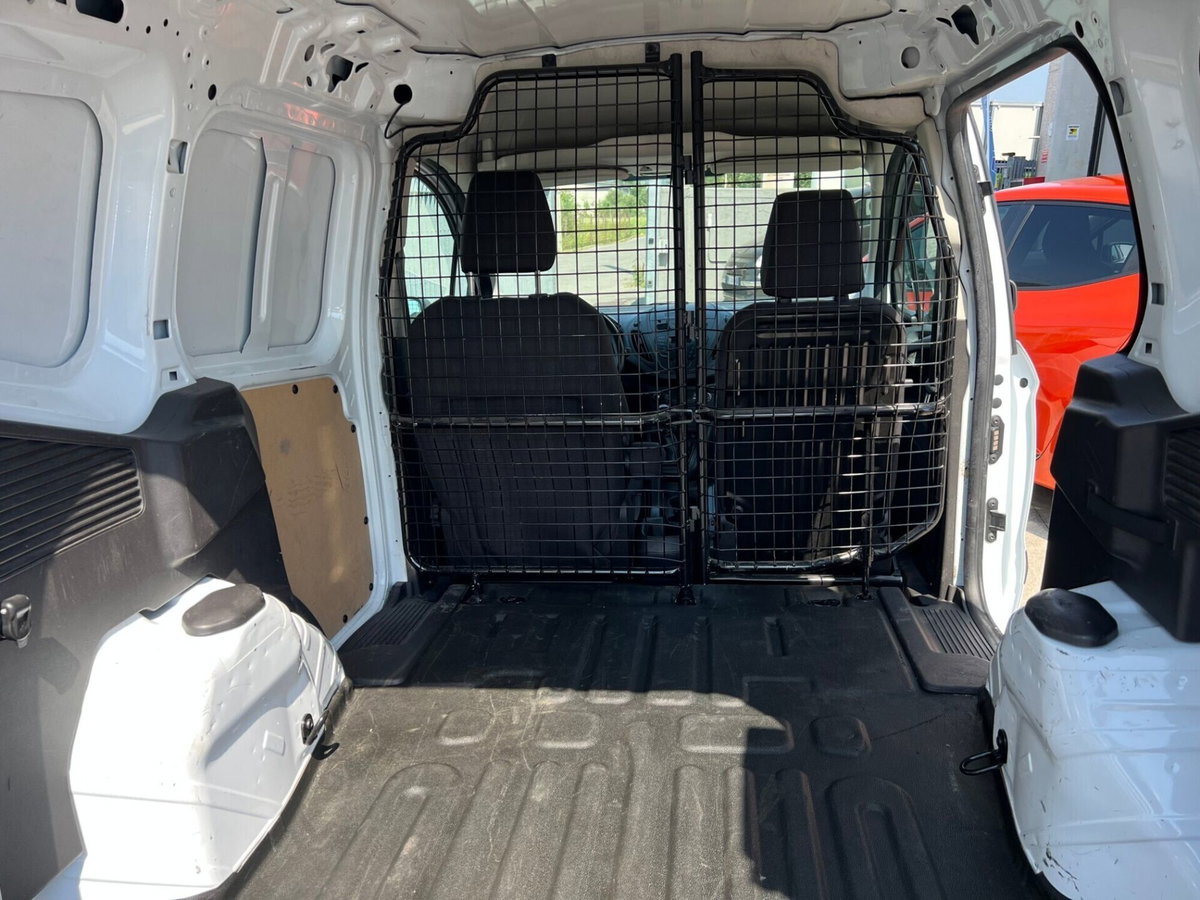 Ford Tourneo Courier 1.5 TDCI 75 CV Plus (10)
