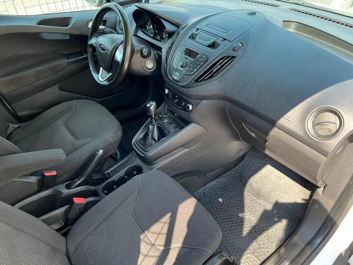 Ford Tourneo Courier 1.5 TDCI 75 CV Plus (12)