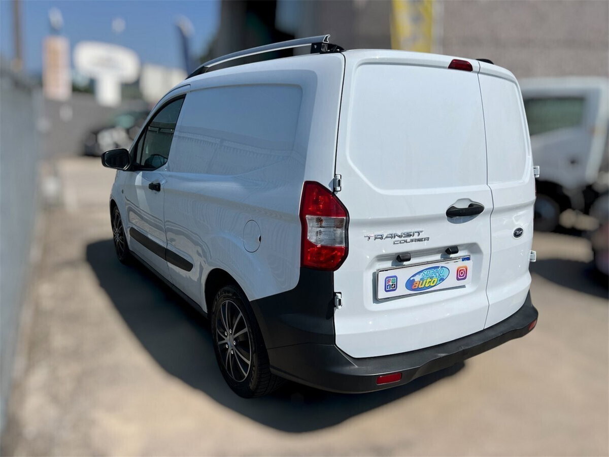 Ford Tourneo Courier 1.5 TDCI 75 CV Plus (4)