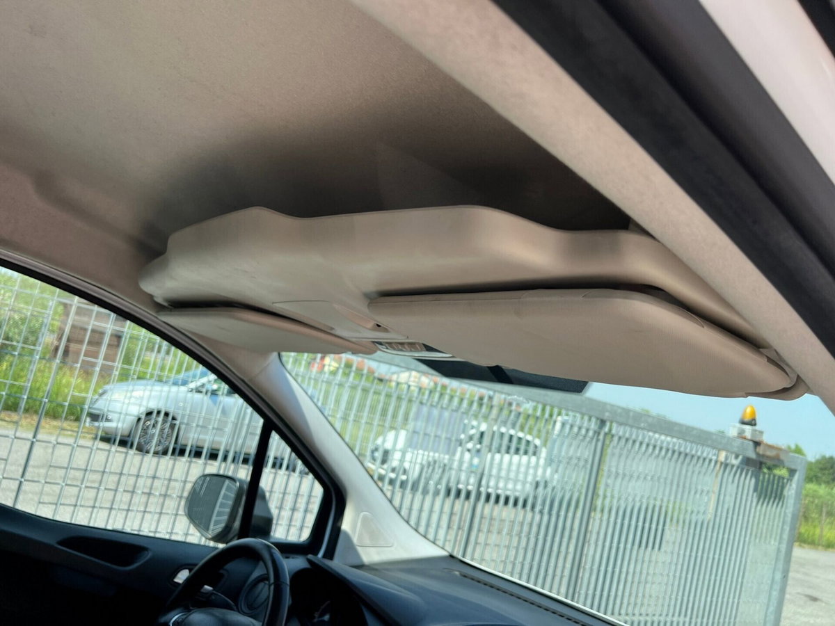 Ford Tourneo Courier 1.5 TDCI 75 CV Plus (5)