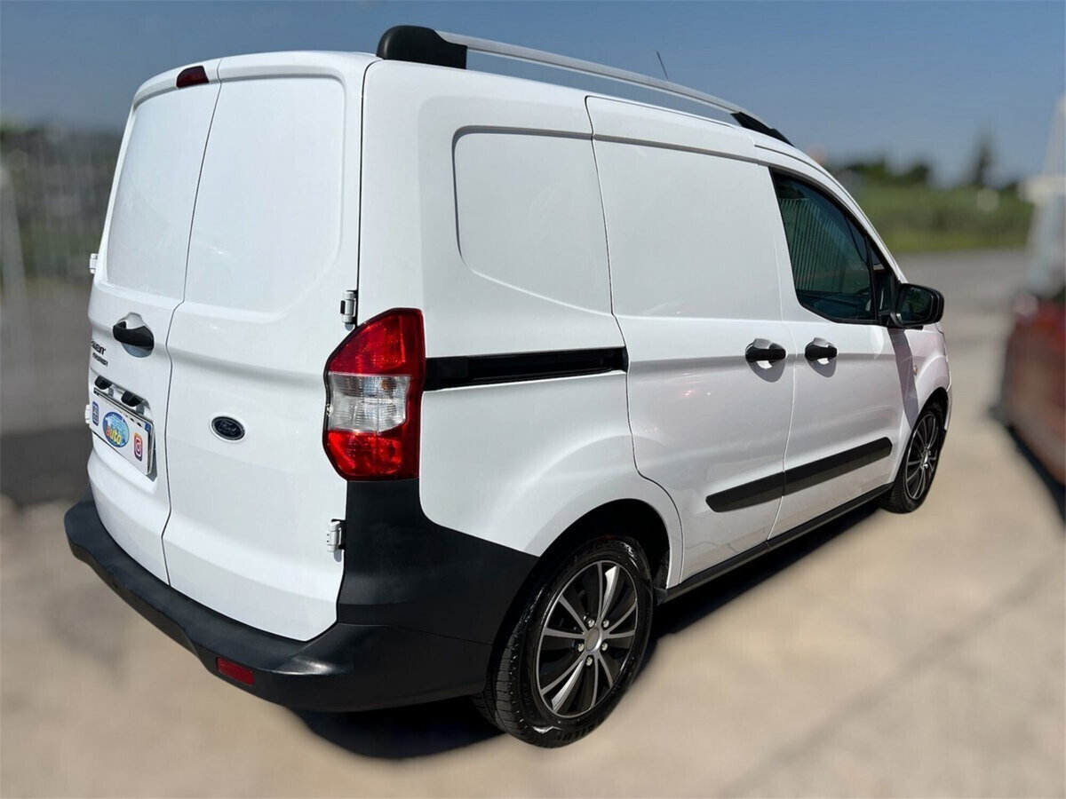Ford Tourneo Courier 1.5 TDCI 75 CV Plus (6)