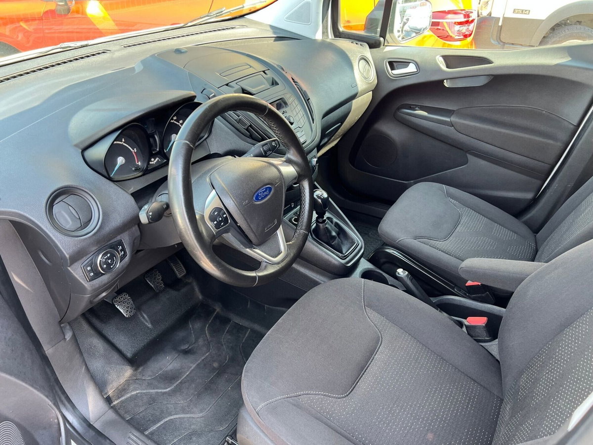 Ford Tourneo Courier 1.5 TDCI 75 CV Plus (8)