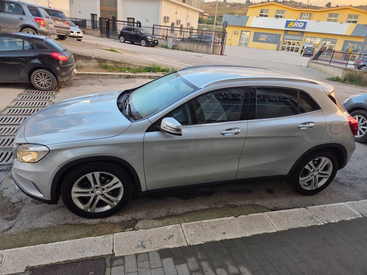 Mercedes-Benz GLA SUV 200 CDI Premium (2)