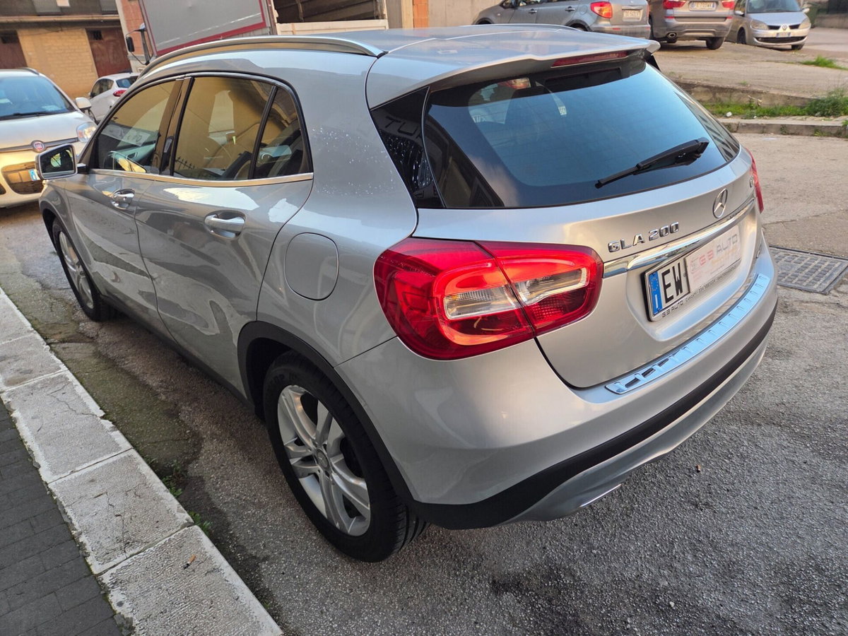 Mercedes-Benz GLA SUV 200 CDI Premium (4)