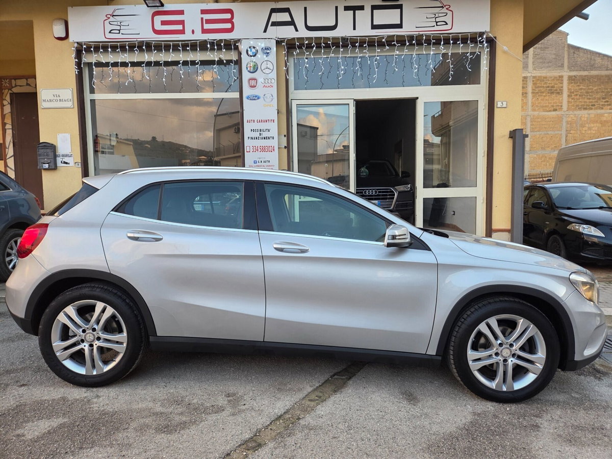 Mercedes-Benz GLA SUV 200 CDI Premium (9)
