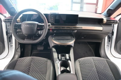 Lancia Ypsilon 1.2 mhev Edizione Cassina e-dct (12)
