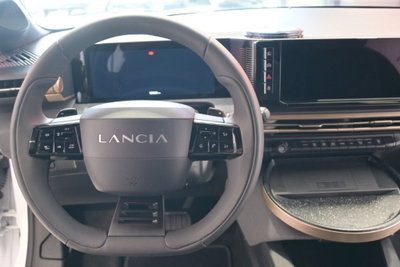 Lancia Ypsilon 1.2 mhev Edizione Cassina e-dct (13)