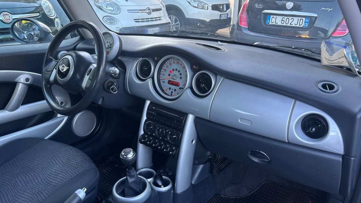 MINI Mini 1.6 16V Cooper (10)