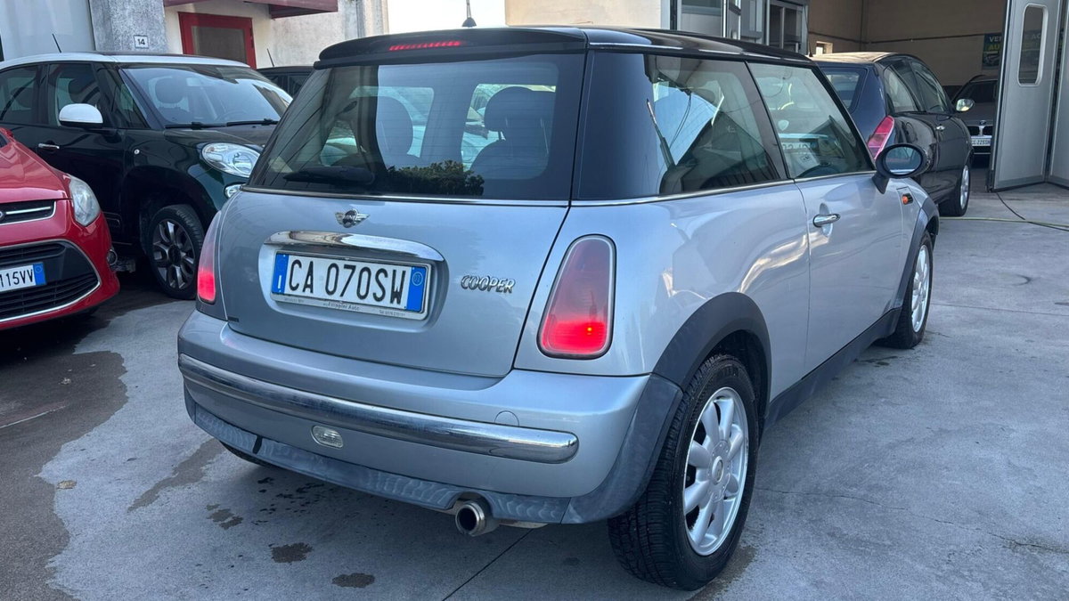 MINI Mini 1.6 16V Cooper (3)