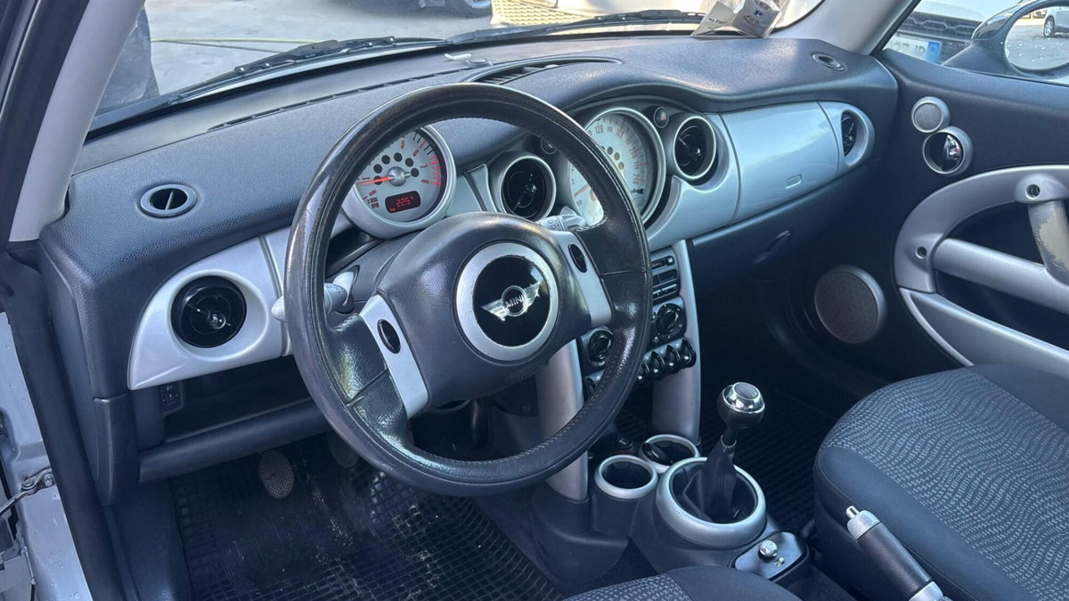MINI Mini 1.6 16V Cooper (5)