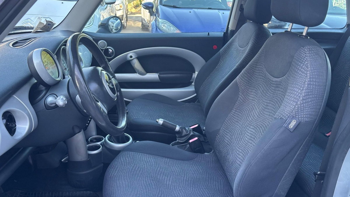MINI Mini 1.6 16V Cooper (7)