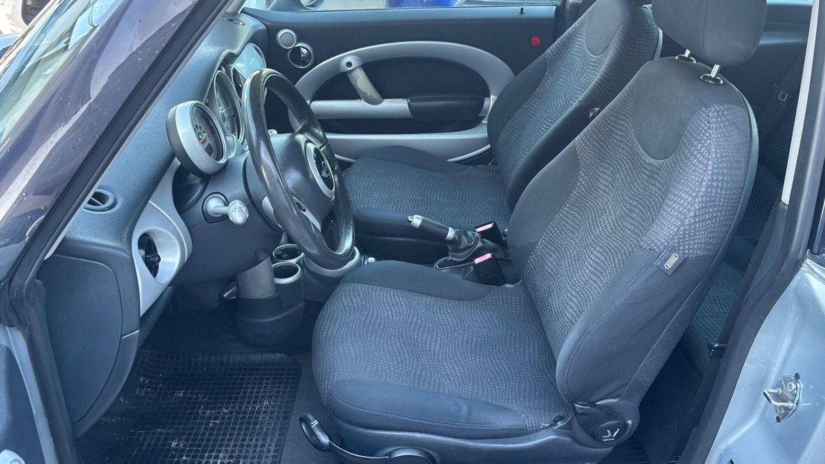 MINI Mini 1.6 16V Cooper (9)