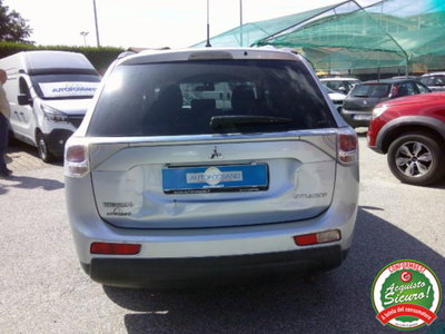Mitsubishi Outlander 2.2 DI-D 4WD Instyle Plus SDA 7 posti (4)