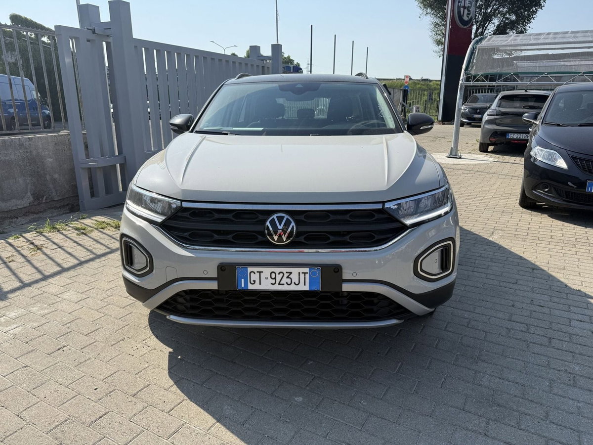 Volkswagen T-Roc 1.0 tsi Life 115cv (2)
