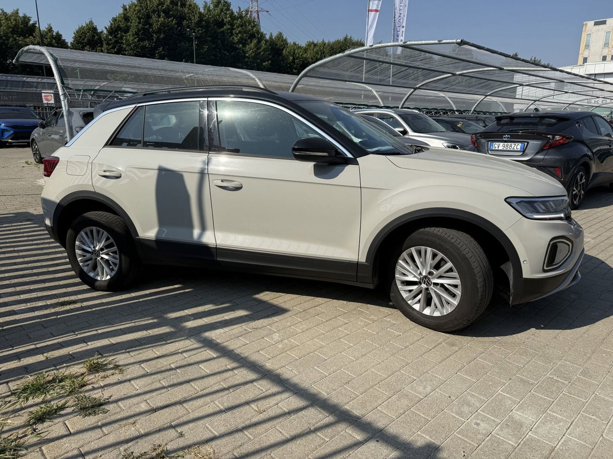 Volkswagen T-Roc 1.0 tsi Life 115cv (4)