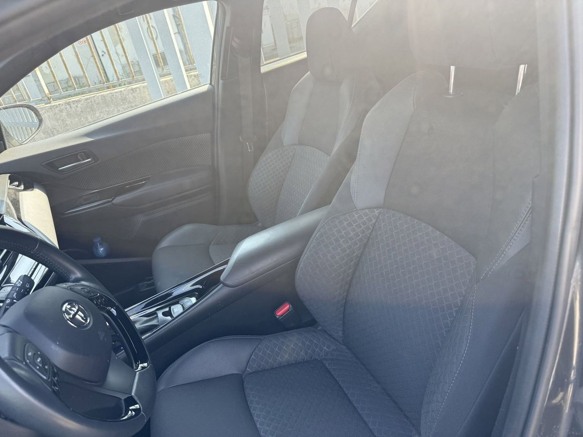 Toyota Toyota C-HR 2.0 Hybrid E-CVT Lounge (14)