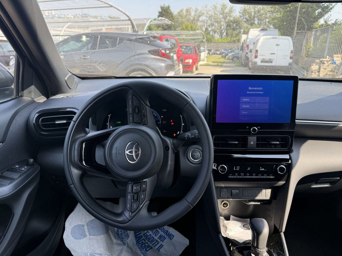 Toyota Yaris Cross Trend awd-i 130cv e-cvt (12)