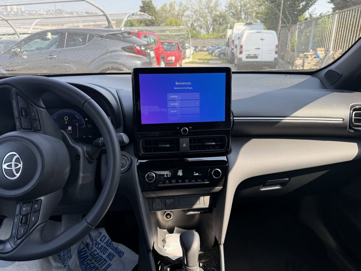 Toyota Yaris Cross Trend awd-i 130cv e-cvt (13)