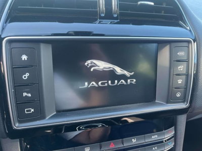 Jaguar F-Pace 3.0 D V6 300 CV AWD aut. Prestige (10)