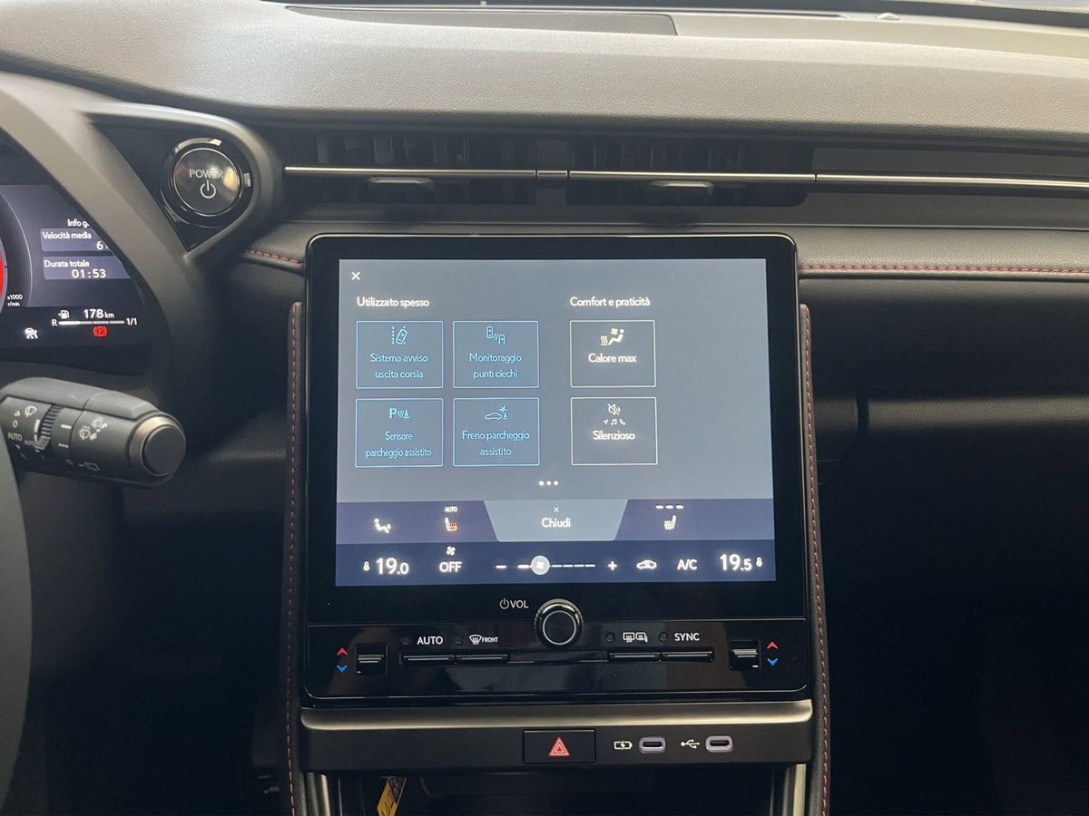 Lexus LBX 1.5 hybrid Elegant 2wd (17)