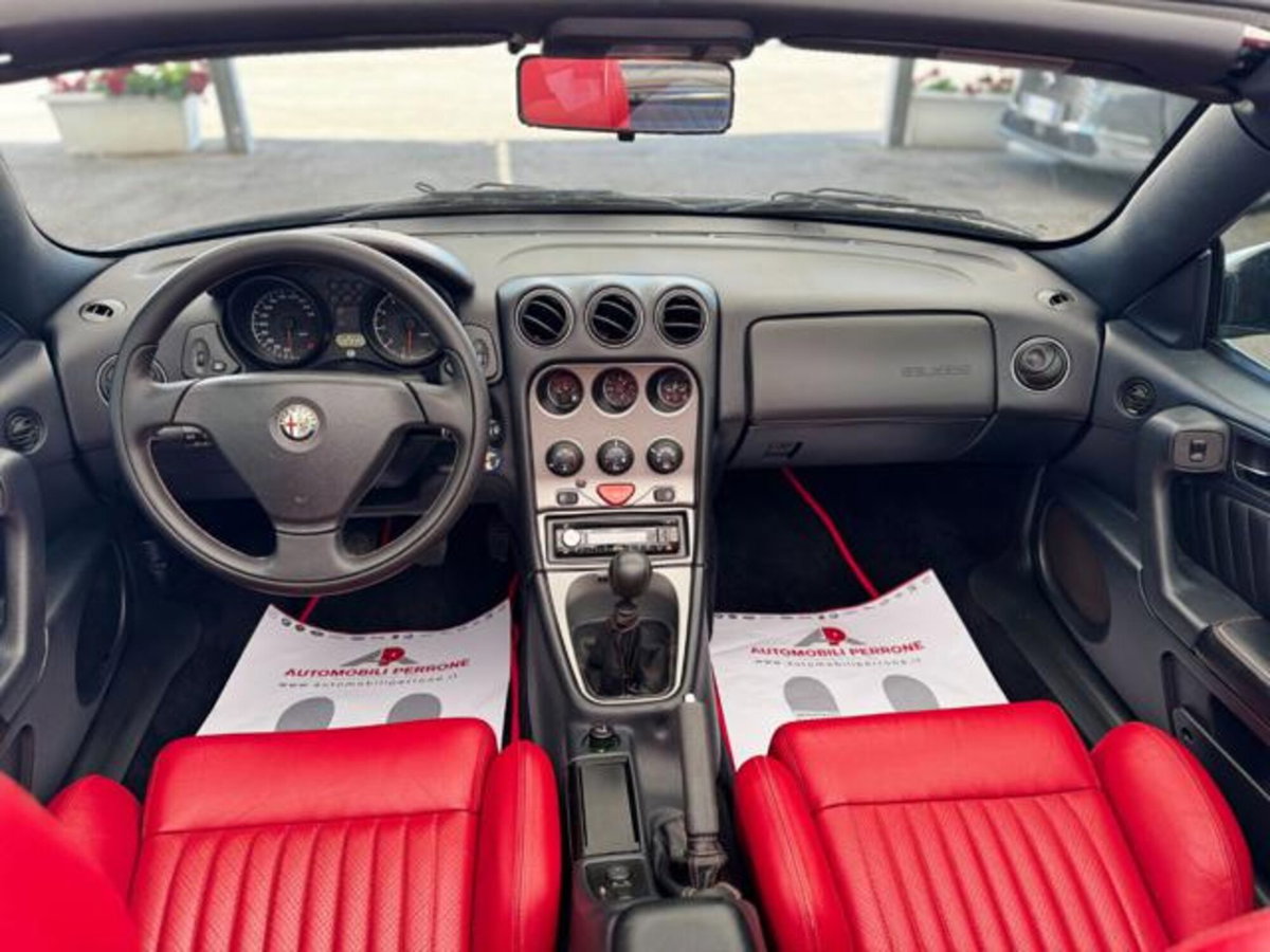 Alfa Romeo Spider 3.0i V6 24V cat L (18)
