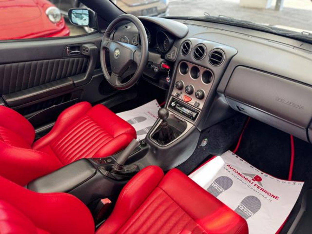 Alfa Romeo Spider 3.0i V6 24V cat L (19)