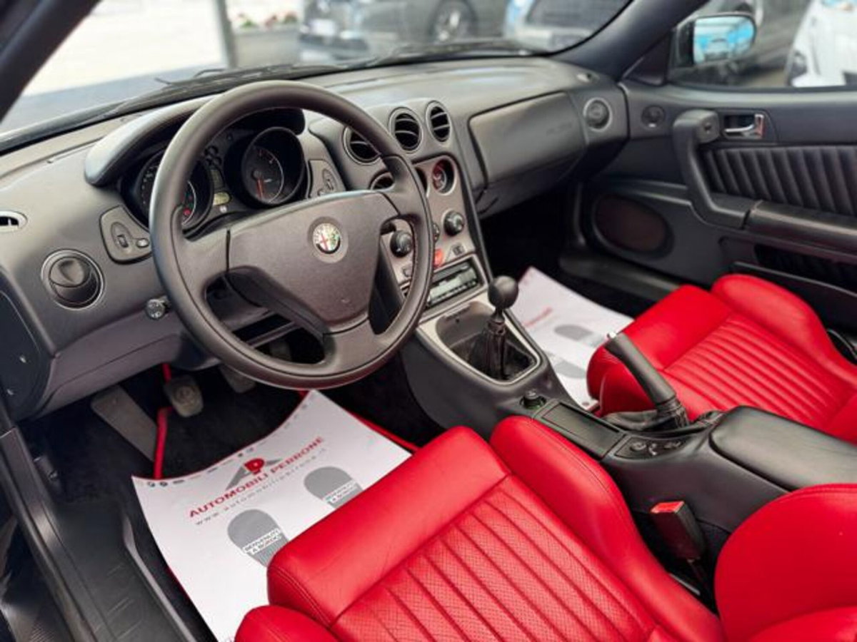 Alfa Romeo Spider 3.0i V6 24V cat L (5)