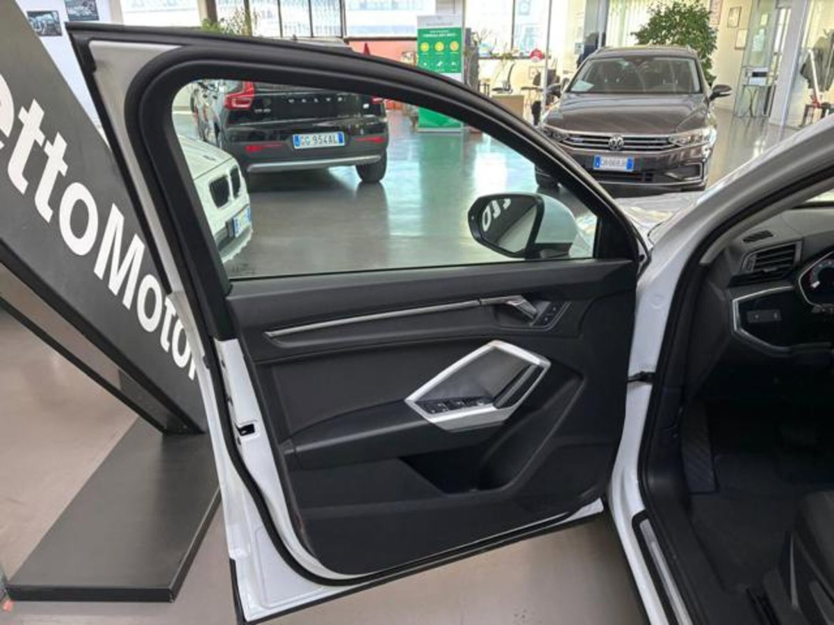 Audi Q3 35 TDI quattro S tronic Business Advanced (6)