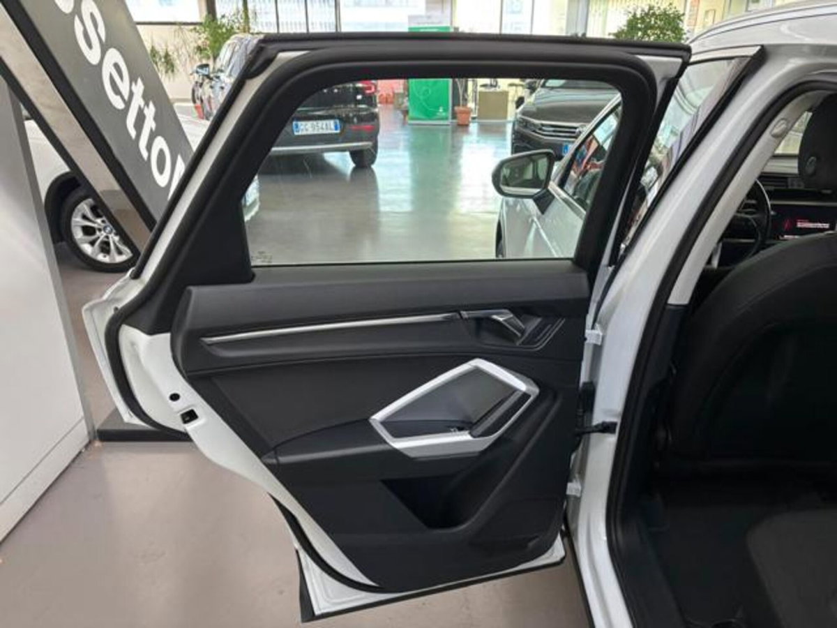 Audi Q3 35 TDI quattro S tronic Business Advanced (8)
