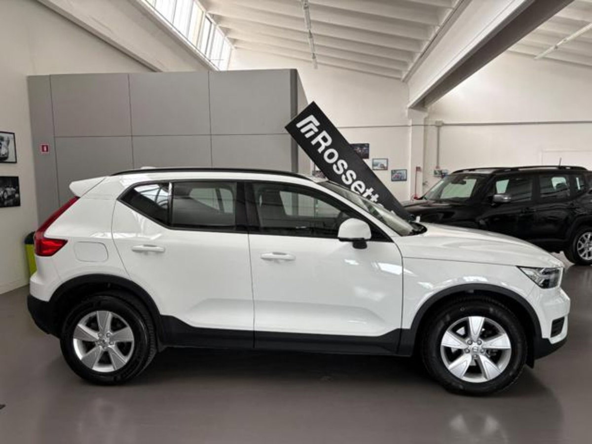 Volvo XC40 T2 Momentum Core (3)