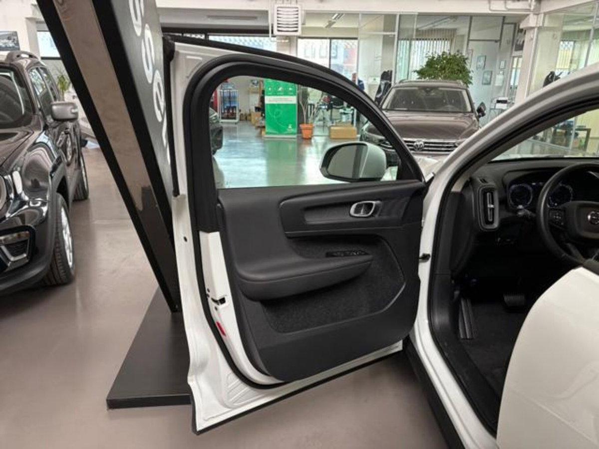 Volvo XC40 T2 Momentum Core (6)