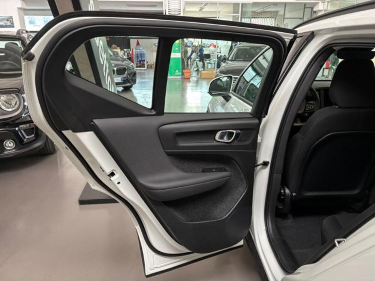Volvo XC40 T2 Momentum Core (8)
