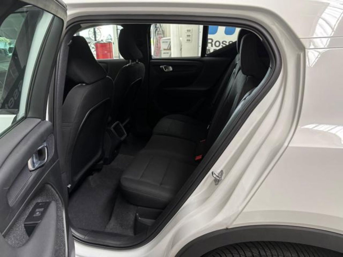 Volvo XC40 T2 Momentum Core (9)