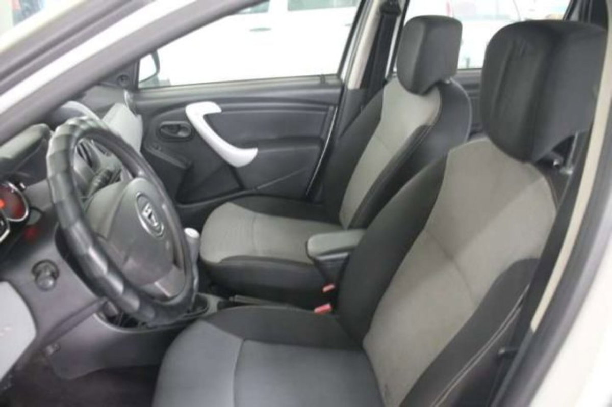 Dacia Duster 1.6 110CV 4x2 GPL Lauréate (8)