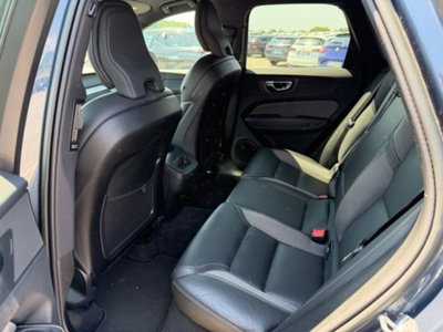 Volvo XC60 B4 (d) AWD automatico Plus Dark (12)