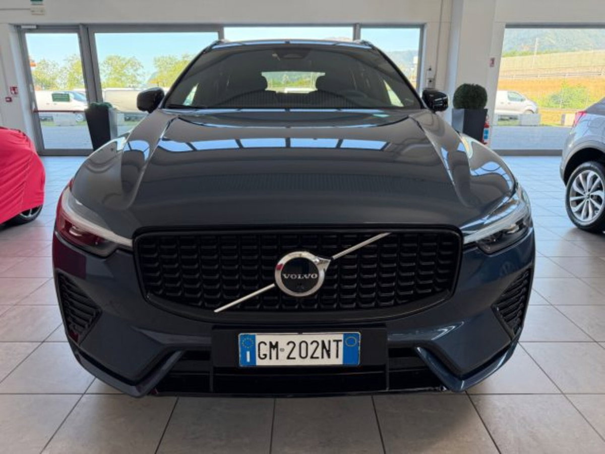 Volvo XC60 B4 (d) AWD automatico Plus Dark (2)